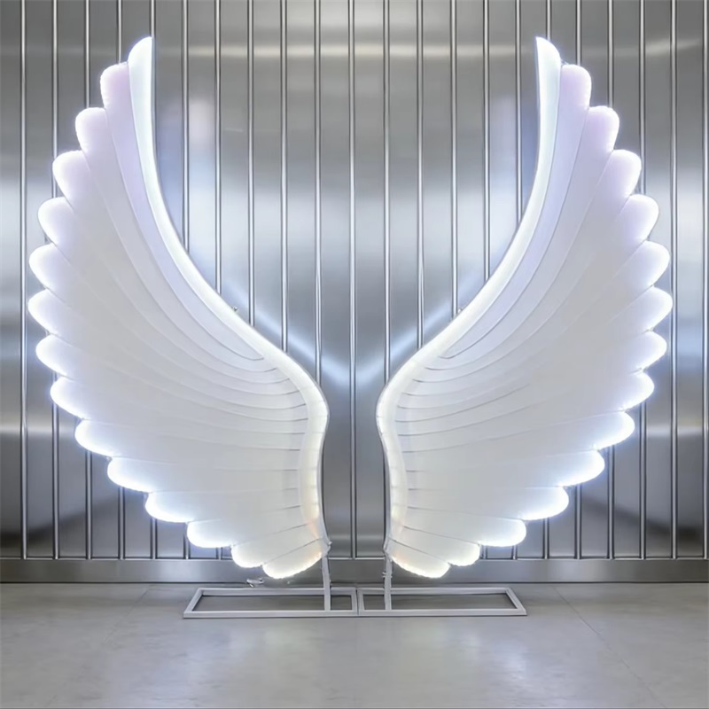 光る天使の羽ライト小道具 カラフルファンタジーLEDウィング - Wedding Lighting And Decor のレビューと価格