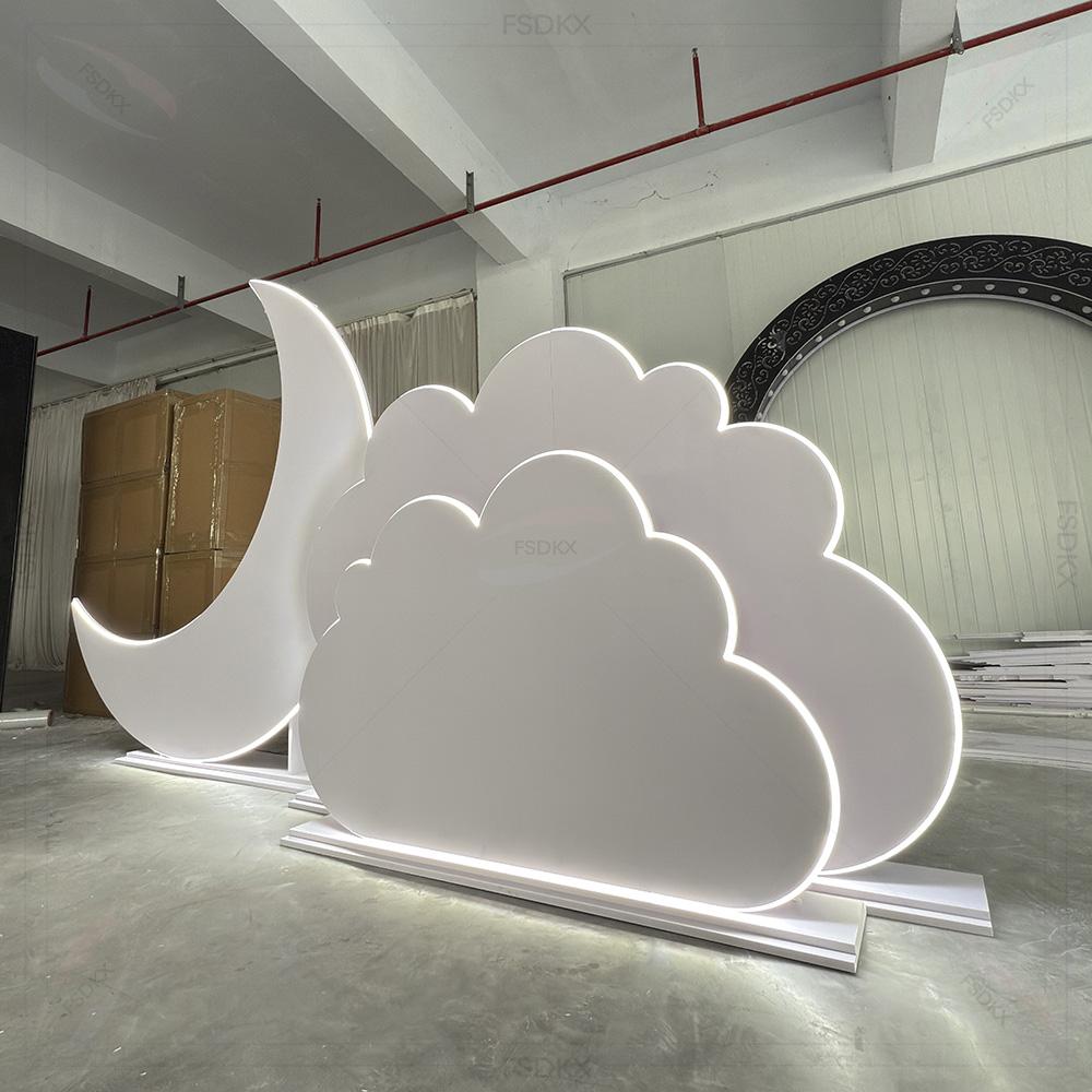 シックなLEDライト付き月と雲のPVCカスタムイベント背景装 - Lighting Decor Rentals のレビューと価格