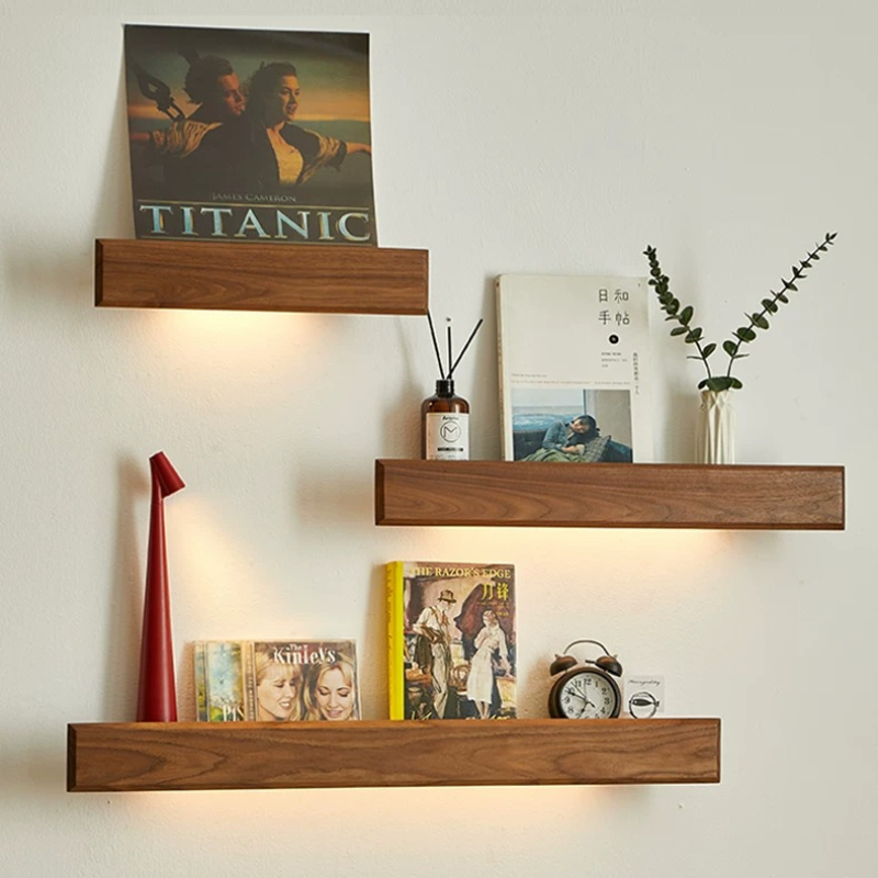 無垢材壁掛け収納棚、LEDライト付きフローティングマガジンオ - Lighting And Decor Magazine のレビューと価格