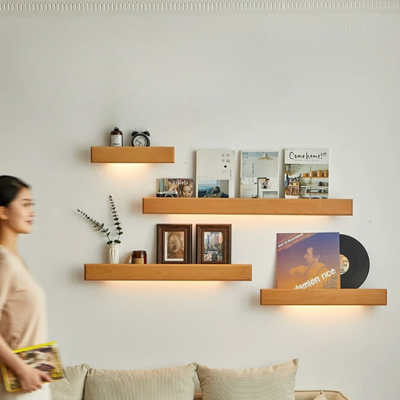 無垢材壁掛け収納棚、LEDライト付きフローティングマガジンオ - Lighting And Decor Magazine のレビューと価格
